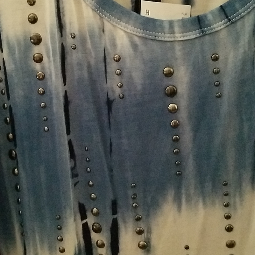 Top - Picture 2 of 2